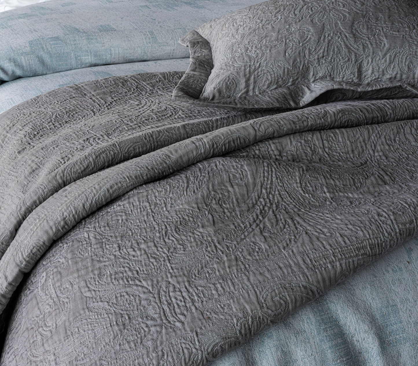 BRAGA Pillow and Bed Covers by Celso de Lemos - |VESIMI Design|