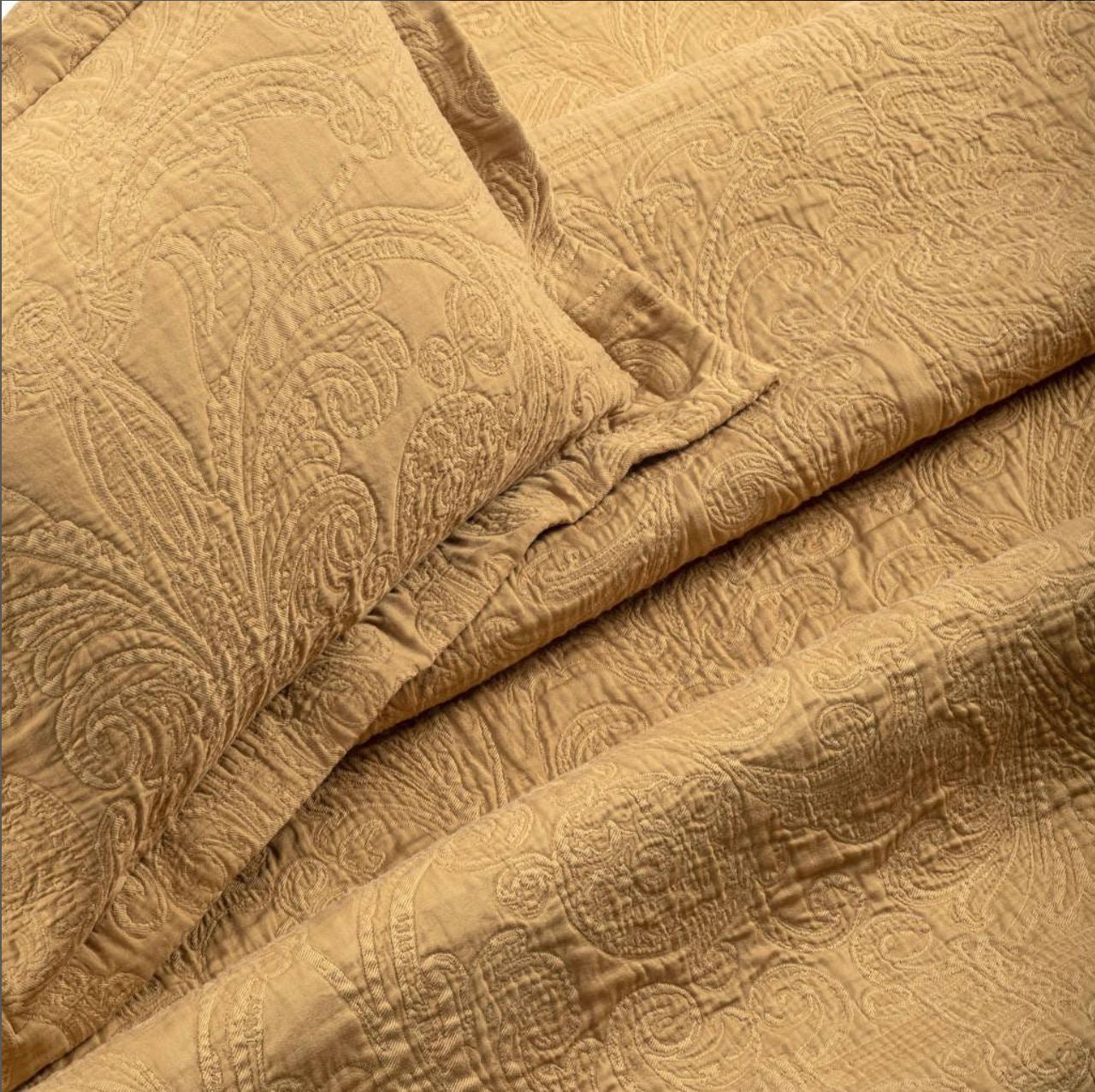 BRAGA Pillow and Bed Covers by Celso de Lemos - |VESIMI Design|