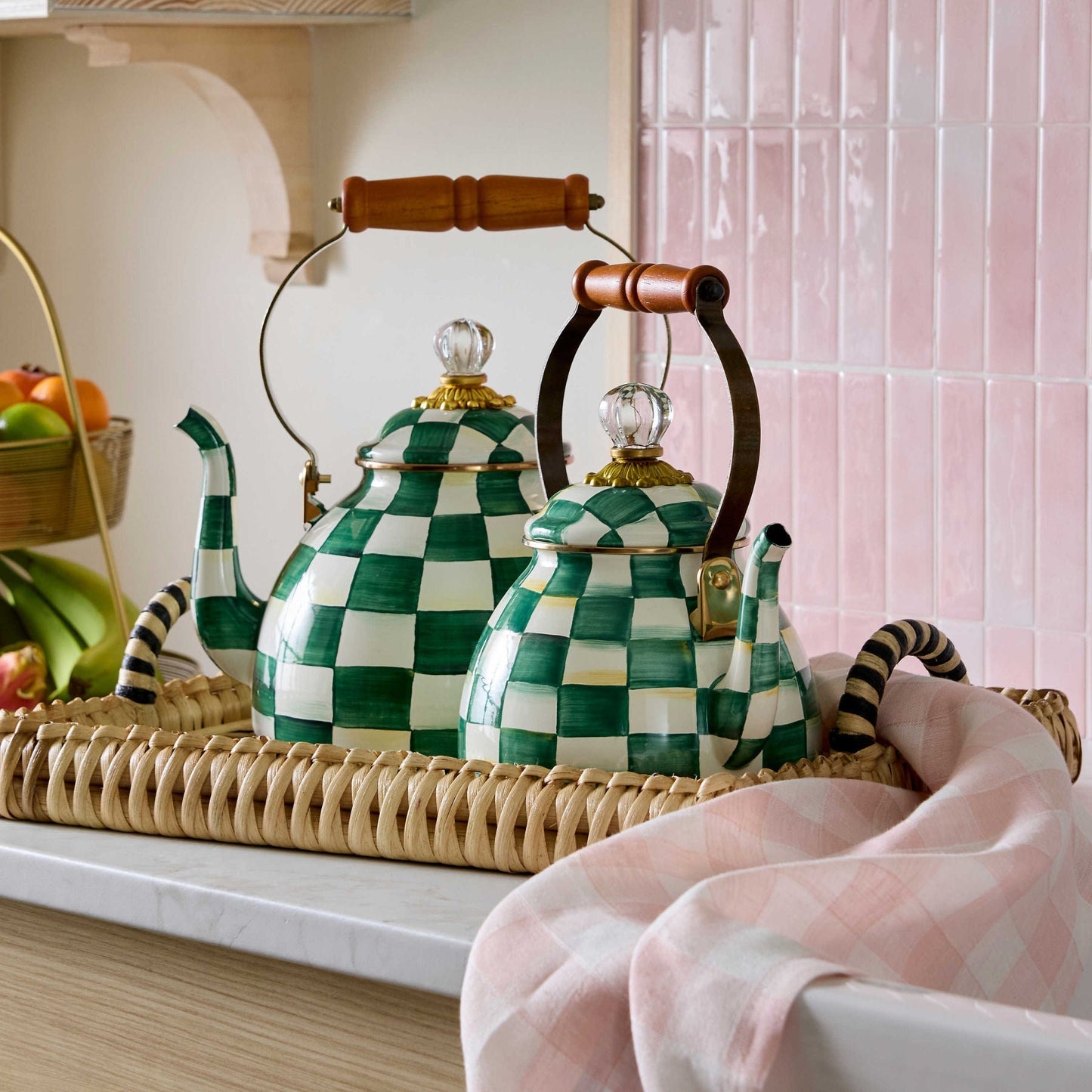 Čajová konvice Emerald Check od MacKenzie-Childs se zeleným kostkovaným vzorem, Waterfall Bathrooms