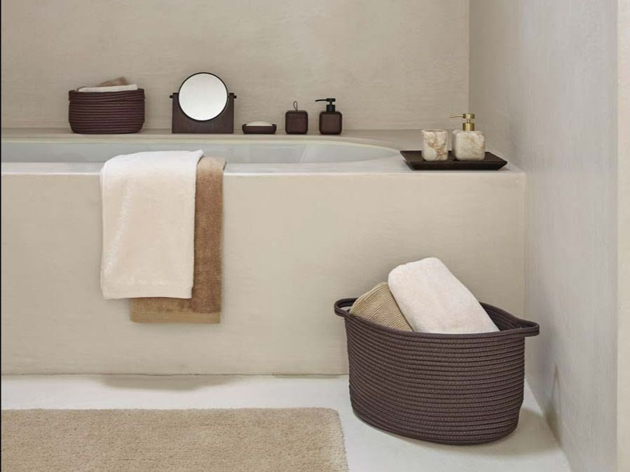 Luxusní mramorová koupelnová dóza Blake od Aquanova, béžová/písková barva, Waterfall Bathrooms.