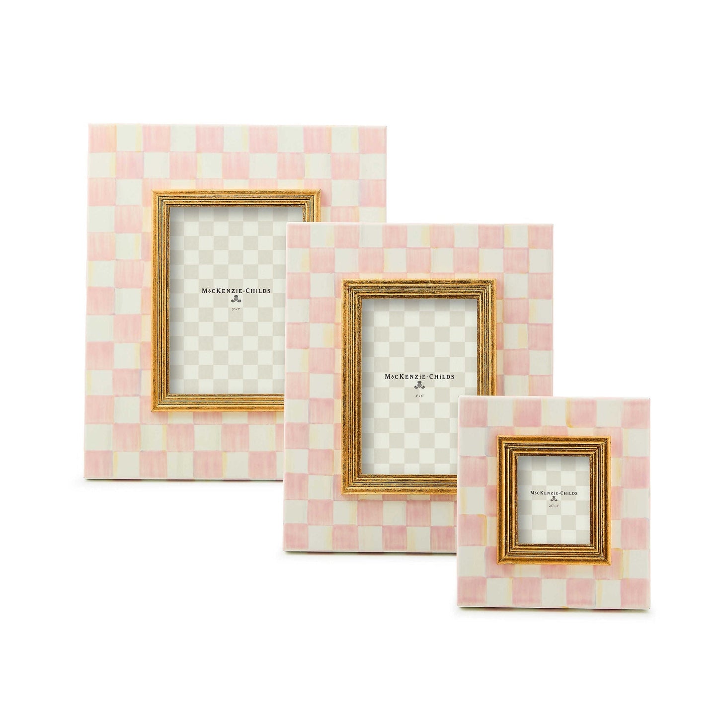 Fotorámeček Rosy Check 13 x 18 cm od MACKENZIE-CHILDS, ručně malované růžové kostičky, ocel, lněná zadní strana s mosaznou logotypovou destičkou, Waterfall Bathrooms.