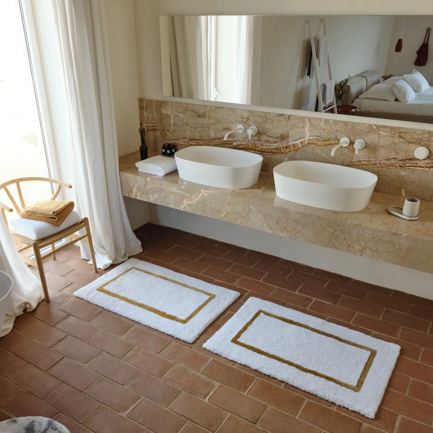 KARAT Luxury Gold & White Bathroom Rug - |VESIMI Design| Luxury and Rustic bathrooms online