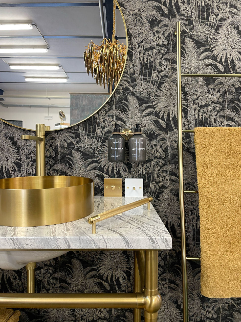 Velký zlatý držák na ručníky Opera Satin Gold