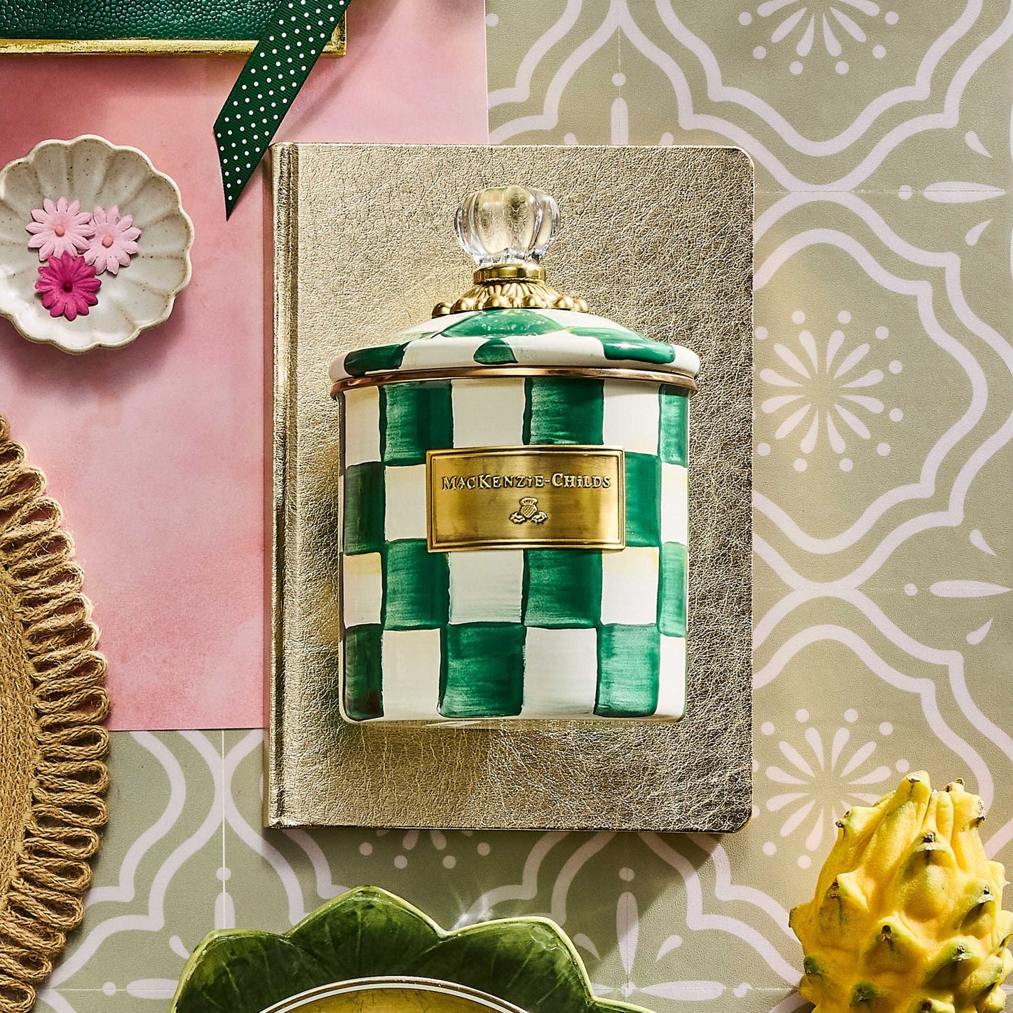 Malá dóza Emerald Check od MacKenzie-Childs se zeleným kostkovaným vzorem, Waterfall Bathrooms.