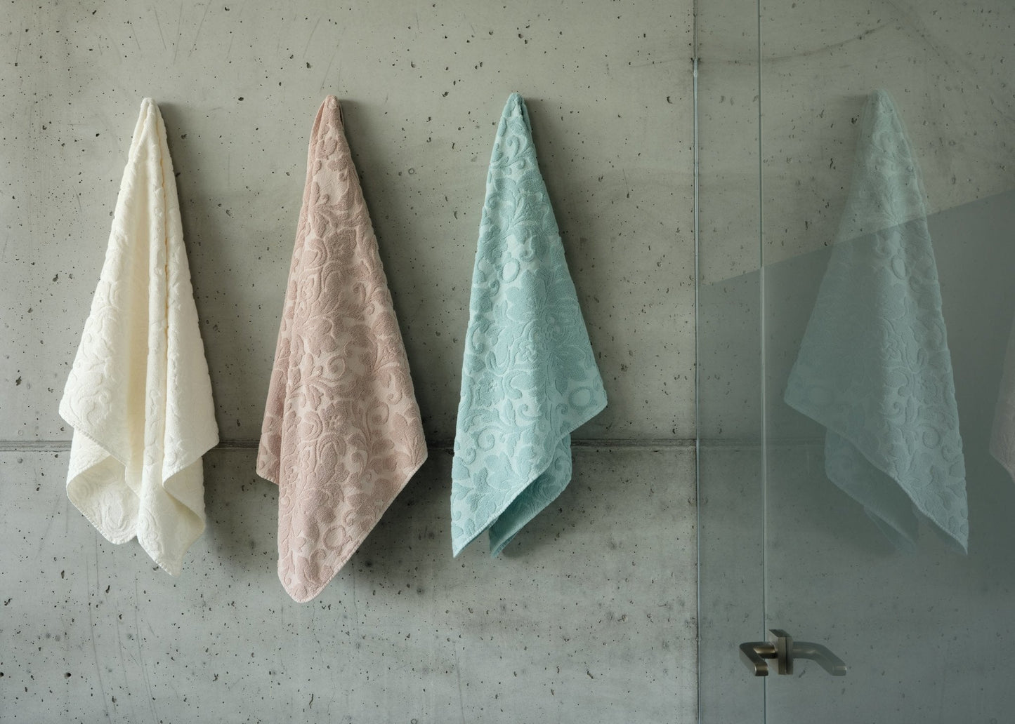 Romantic Egyptian Cotton Bathroom Towels - 100 White - |VESIMI Design| Luxury and Rustic bathrooms online