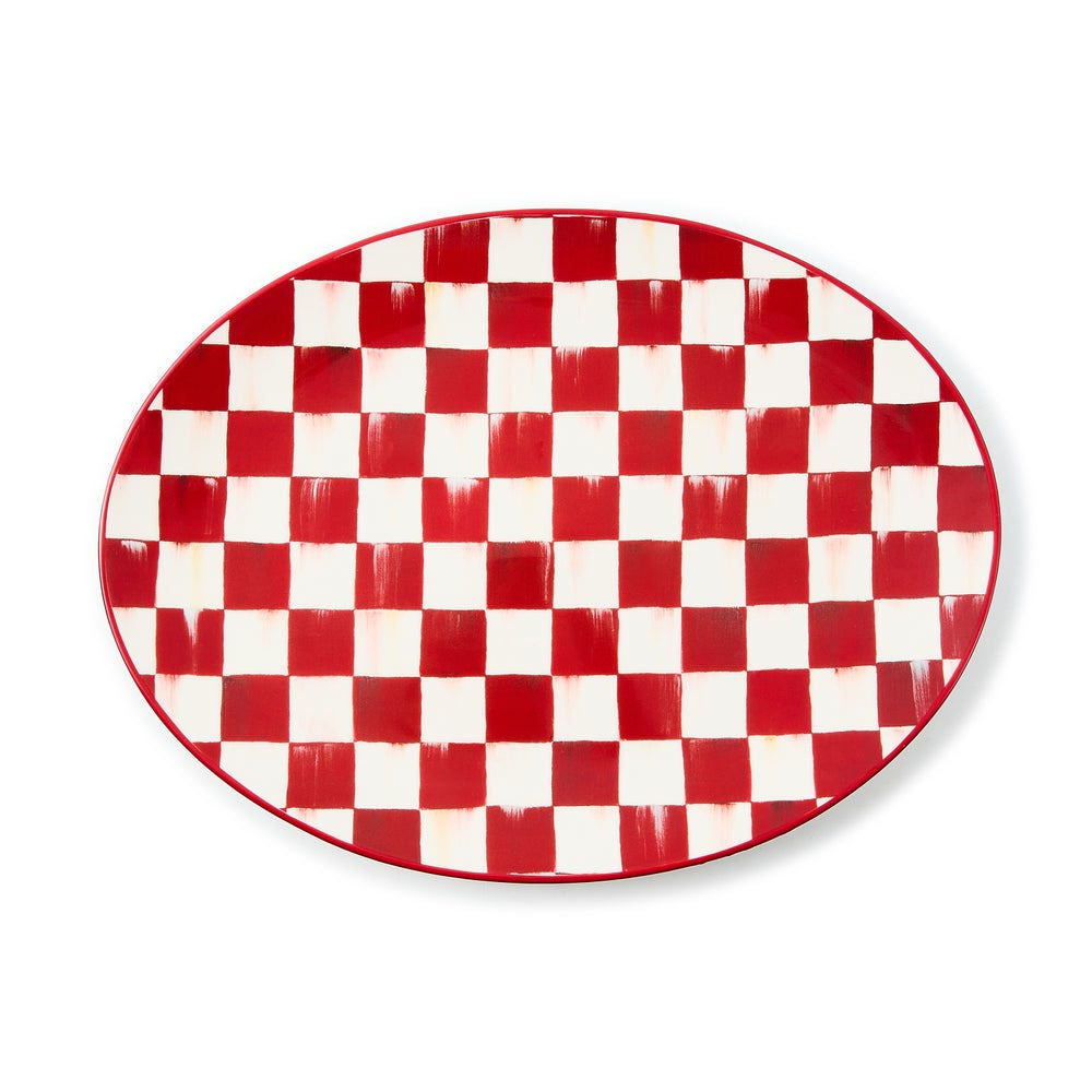 Servírovací tác Cherry Check od MacKenzie-Childs s červeným kostkovaným vzorem z kameniny, Waterfall Bathrooms.