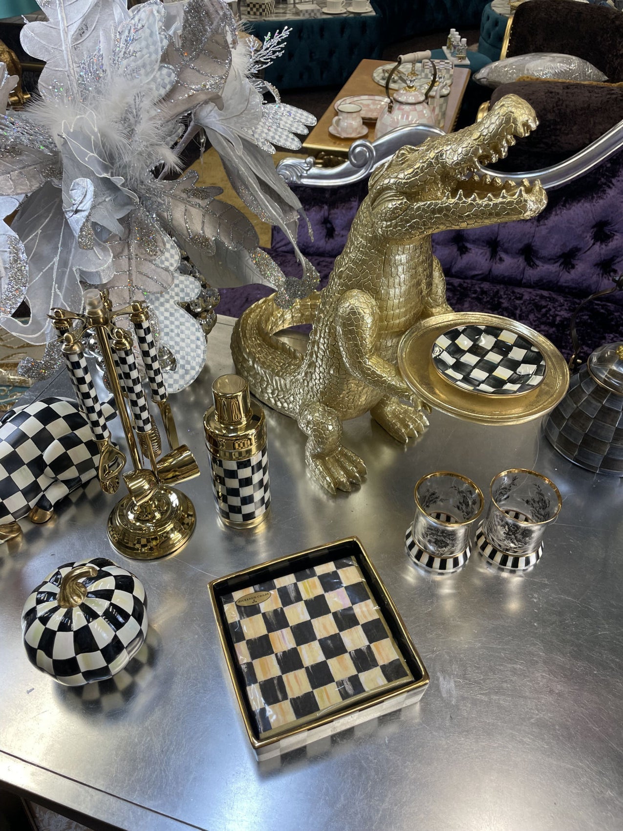 Side Table Crocodile Morty with Tray - |VESIMI Design| Luxury Bathrooms and Home Decor