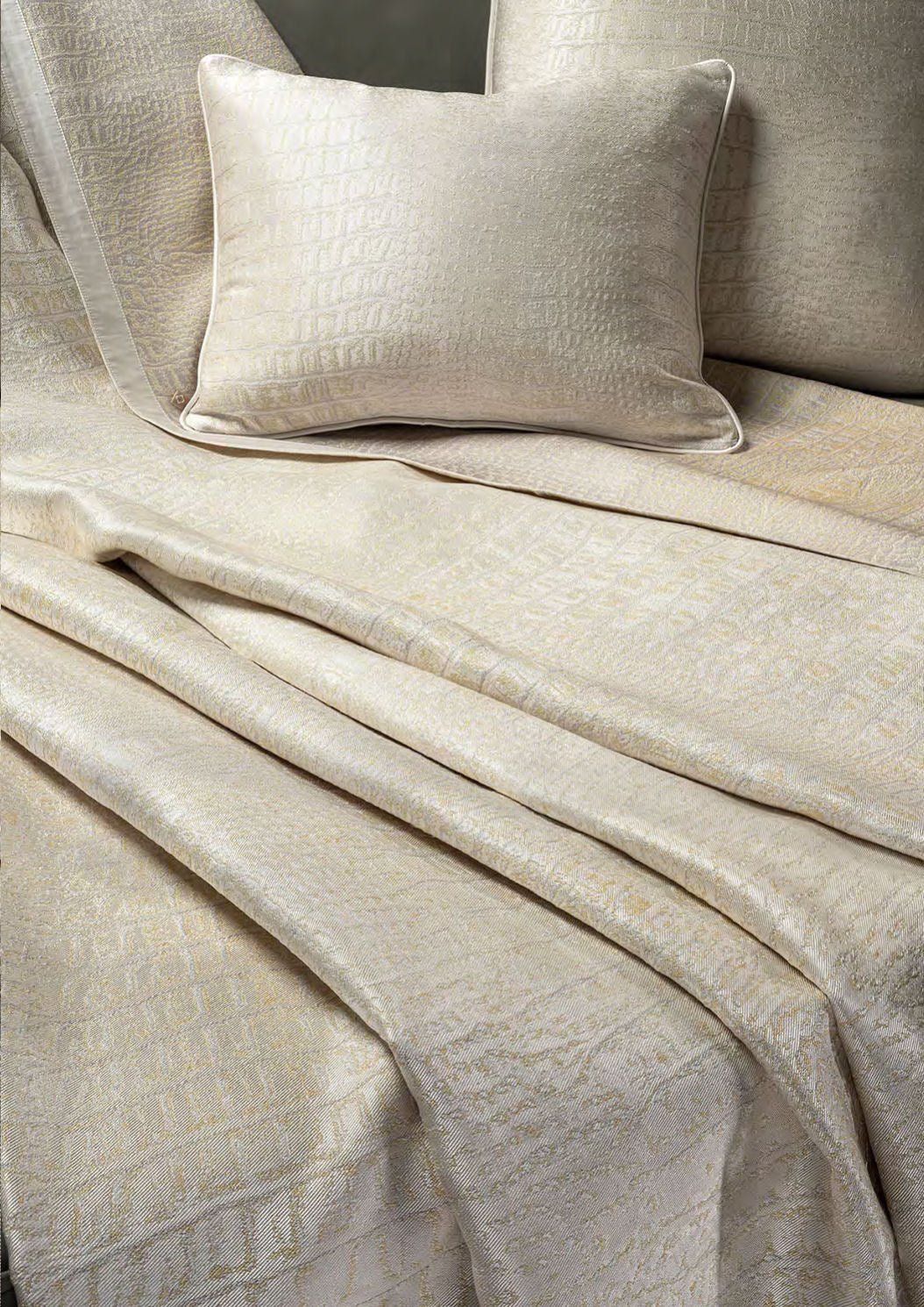 Silk and Egyptian Cotton Snake Skin Luxury Bed and Pillow Covers - LUXE - |VESIMI Design| Luxury Bathrooms and Home Decor
