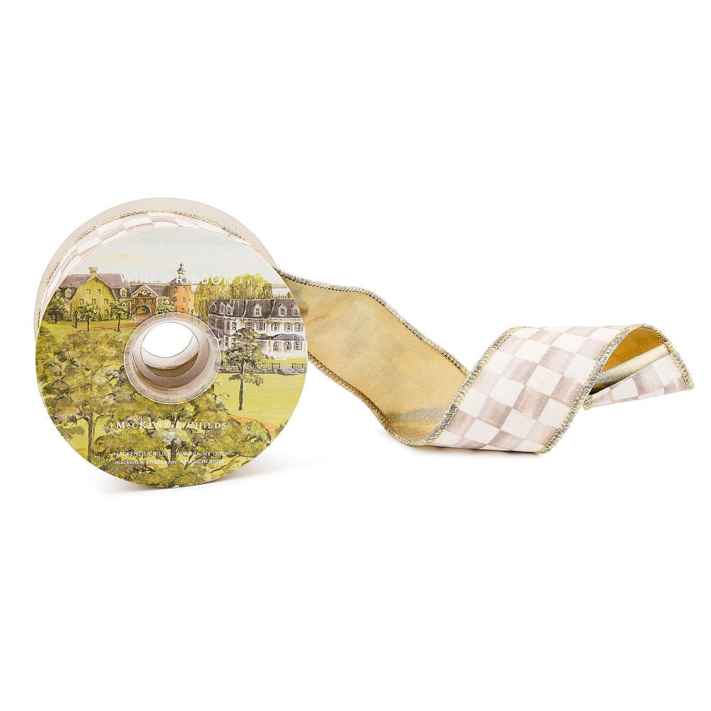 Široká luxusní dekorační stuha s hnědými kostkami a zlatou rubovou stranou Mocha Check Ribbon MacKenzie-Childs Waterfall Bathrooms