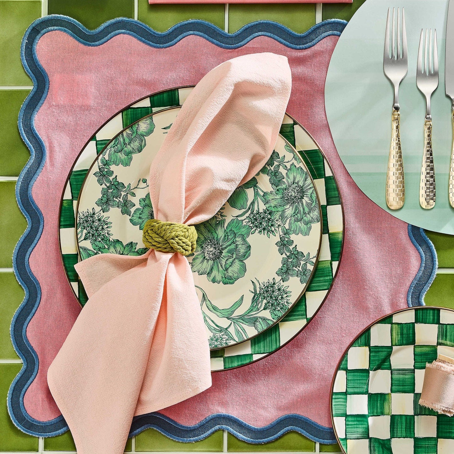 MacKenzie-Childs Smaltovaný jídelní talíř Emerald English Garden, smaltovaná ocel, květinový vzor, 25.4 cm, Waterfall Bathrooms