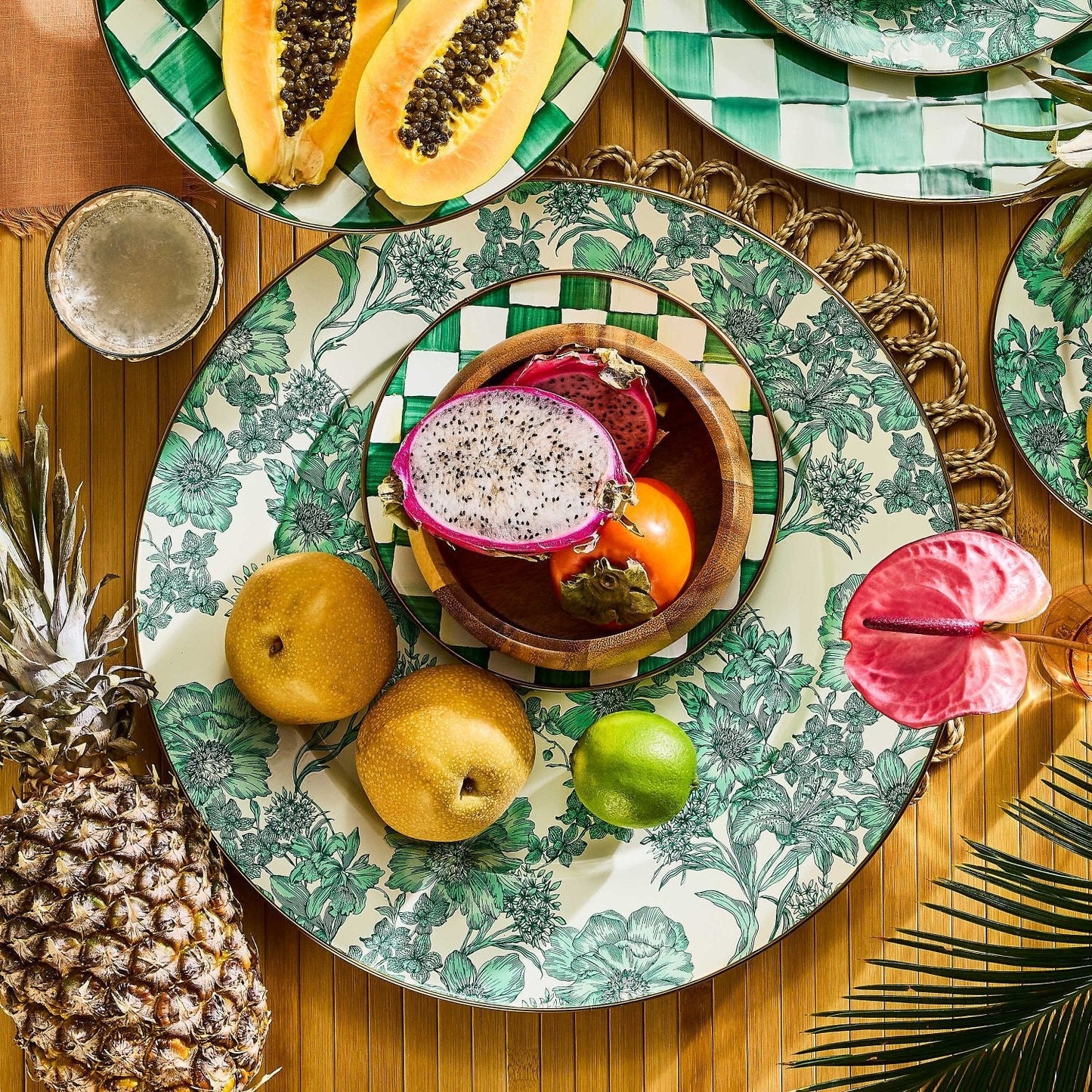 MacKenzie-Childs Smaltovaný servírovací talíř Emerald English Garden, smaltovaná ocel, květinový vzor, 40.64 cm, Waterfall Bathrooms