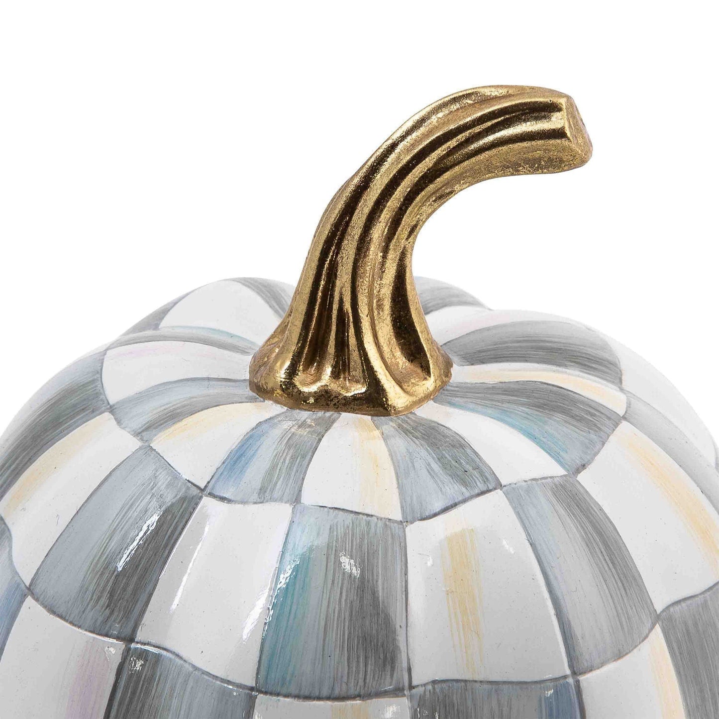 Mini halloweenská dýně Sterling Check od MacKenzie-Childs, pryskyřice, šedé šachovnice, stonek se zlatým listem, Waterfall Bathrooms.