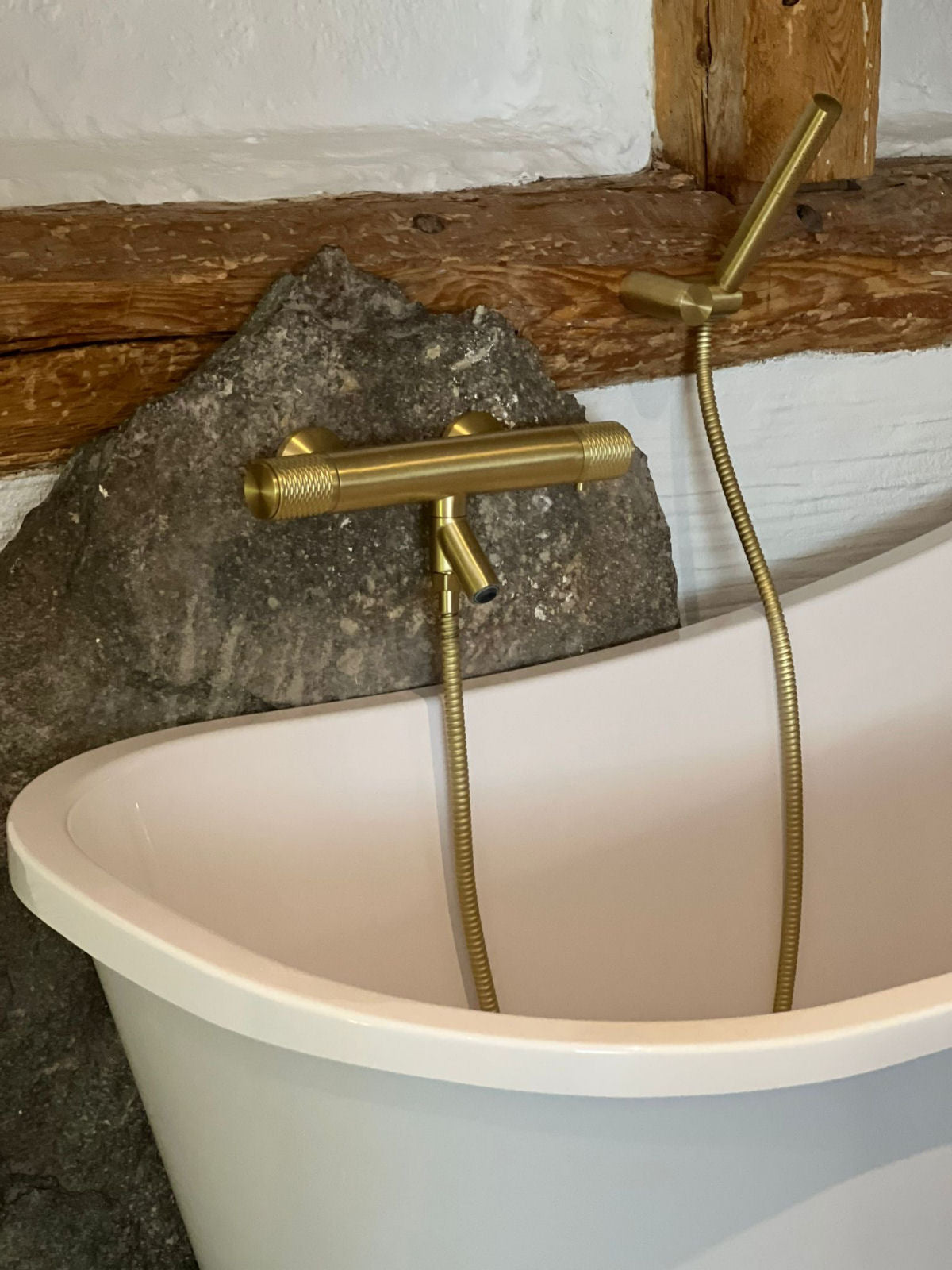 Luxusní matná zlatá vanová baterie na stěnu se sprchou termostatická