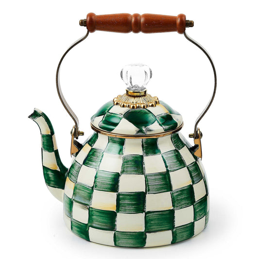 Čajová konvice Emerald Check (1.89L) od MacKenzie-Childs se zeleným kostkovaným vzorem, Waterfall Bathrooms.

