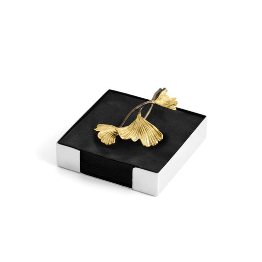 Držák na ubrousky Golden Ginkgo od Michael Aram z mosazi a nerezové oceli, dostupný jako koktejlový a jídelní držák, s motivem zvlněných ginkgo listů, Waterfall Bathrooms.

