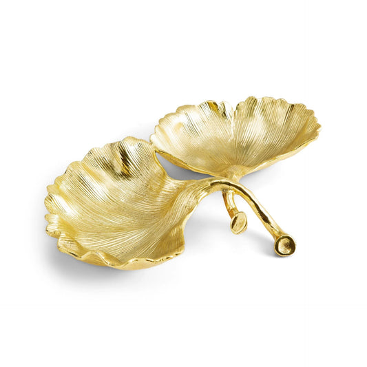 Dvojdílná servírovací miska New Leaves Ginkgo od Michael Aram, zdobená motivem listů Ginkgo, ve zlaceném provedení a čirým smaltem, Waterfall Bathrooms.

