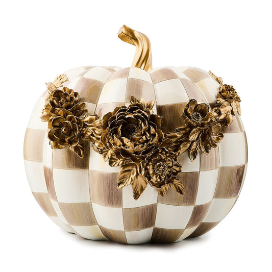 Velká dekorativní dýně s hnědým kostkovaným vzorem Mocha Check zdobená zlatou květinovou girlandou MacKenzie-Childs Waterfall Bathrooms