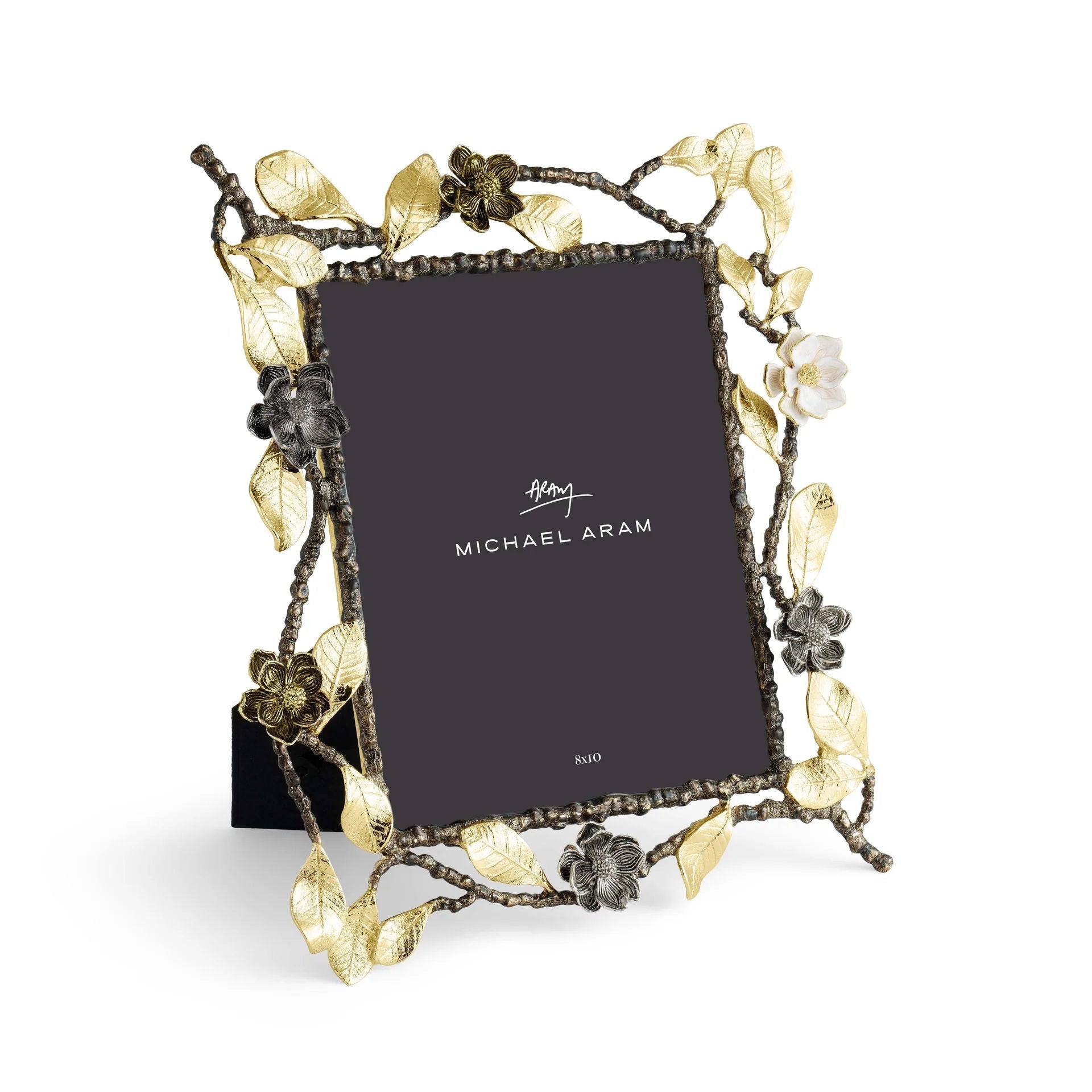 Fotorámeček Vintage Bloom od Michael Aram ve dvou velikostech, zdobený motivem botanických květů, s povrchovou úpravou Antique Gold, niklem a smaltem, Waterfall Bathrooms.
