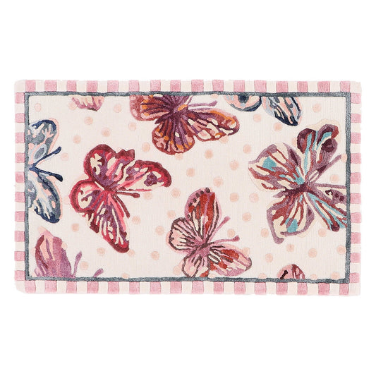 Koberec Eternity Butterfly od MacKenzie-Childs, motiv motýlů, 68,58 x 114,3 cm.
