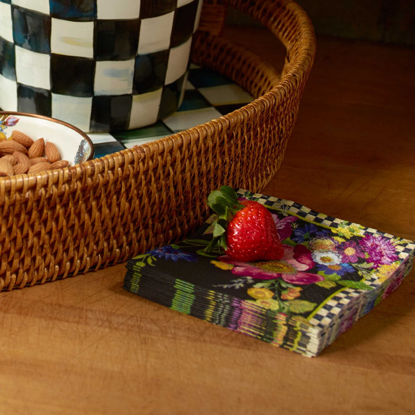 MacKenzie-Childs Koktejlové ubrousky Black Flower Market, třívrstvý papír, 20 ks, Waterfall Bathrooms