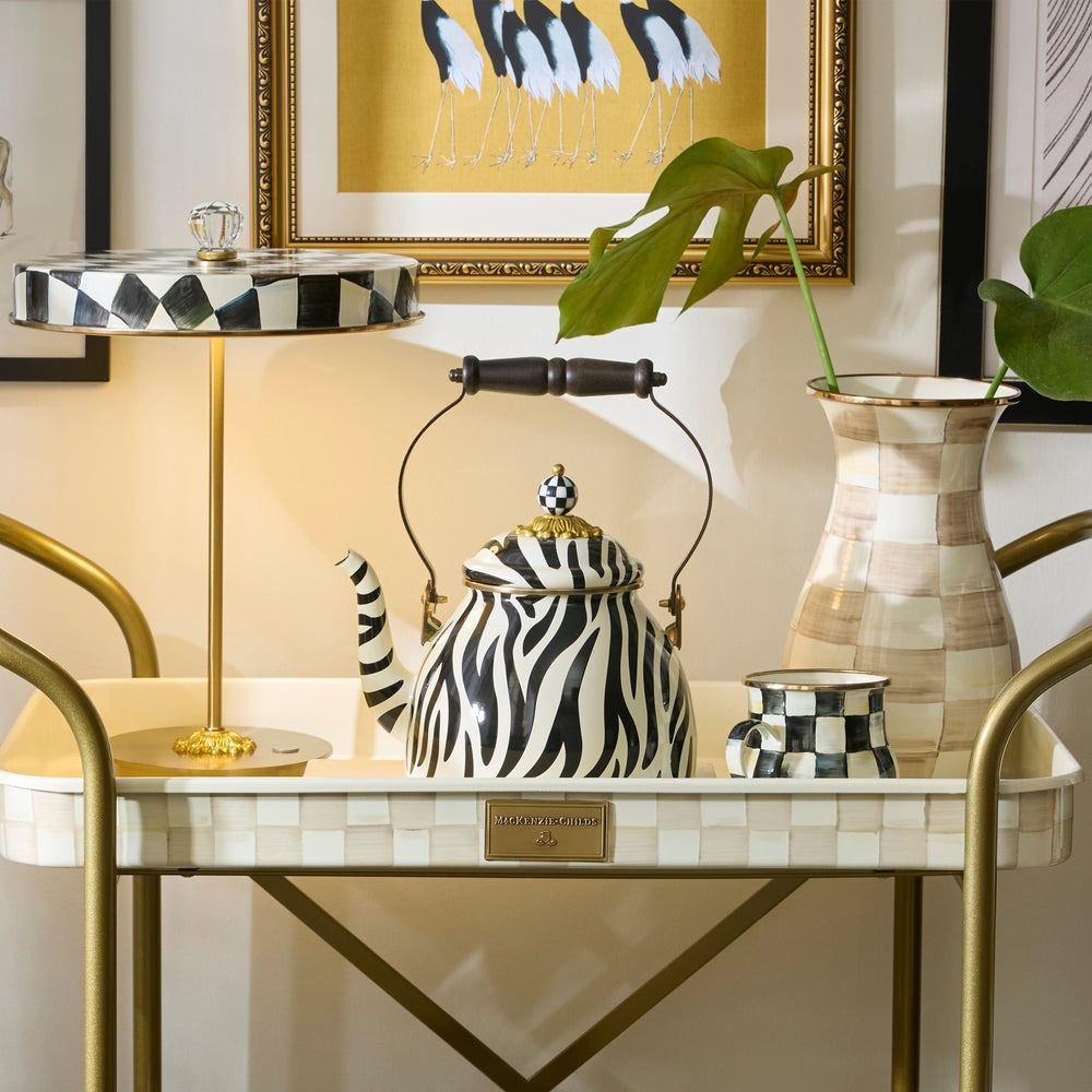 MacKenzie-Childs limitovaná edice smaltované konvice Zebra