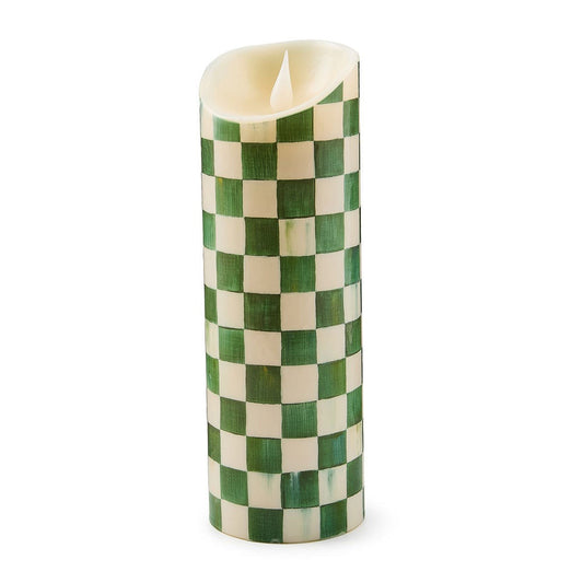 Luxusní vysoká zelená LED svíčka MacKenzie-Childs Emerald Check se smaragdovým vzorem a výškou 23 cm Waterfall Bathrooms