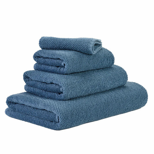 Luxusní modrý ručník 332 Cadette Blue ze 100% egyptské bavlny Giza 70 s texturou Twill Waterfall Bathrooms