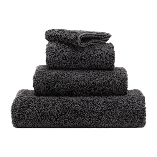 Luxusní tmavě šedý froté ručník s vysokou gramáží Super Pile Abyss & Habidecor Waterfall Bathrooms
