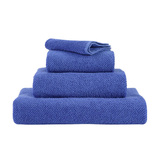 Luxusní tmavě modrý ručník 304 Marina ze 100% egyptské bavlny Giza 70 s texturou Twill Waterfall Bathrooms