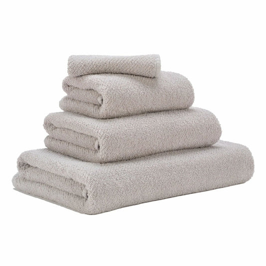 Luxusní světle šedý ručník 950 Cloud ze 100% egyptské bavlny Giza 70 s texturou Twill Waterfall Bathrooms