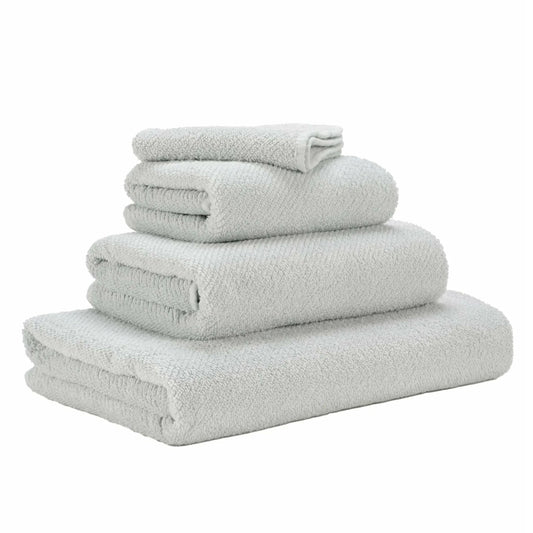 Luxusní světle šedý ručník 930 Perle ze 100% egyptské bavlny Giza 70 s texturou Twill Waterfall Bathrooms