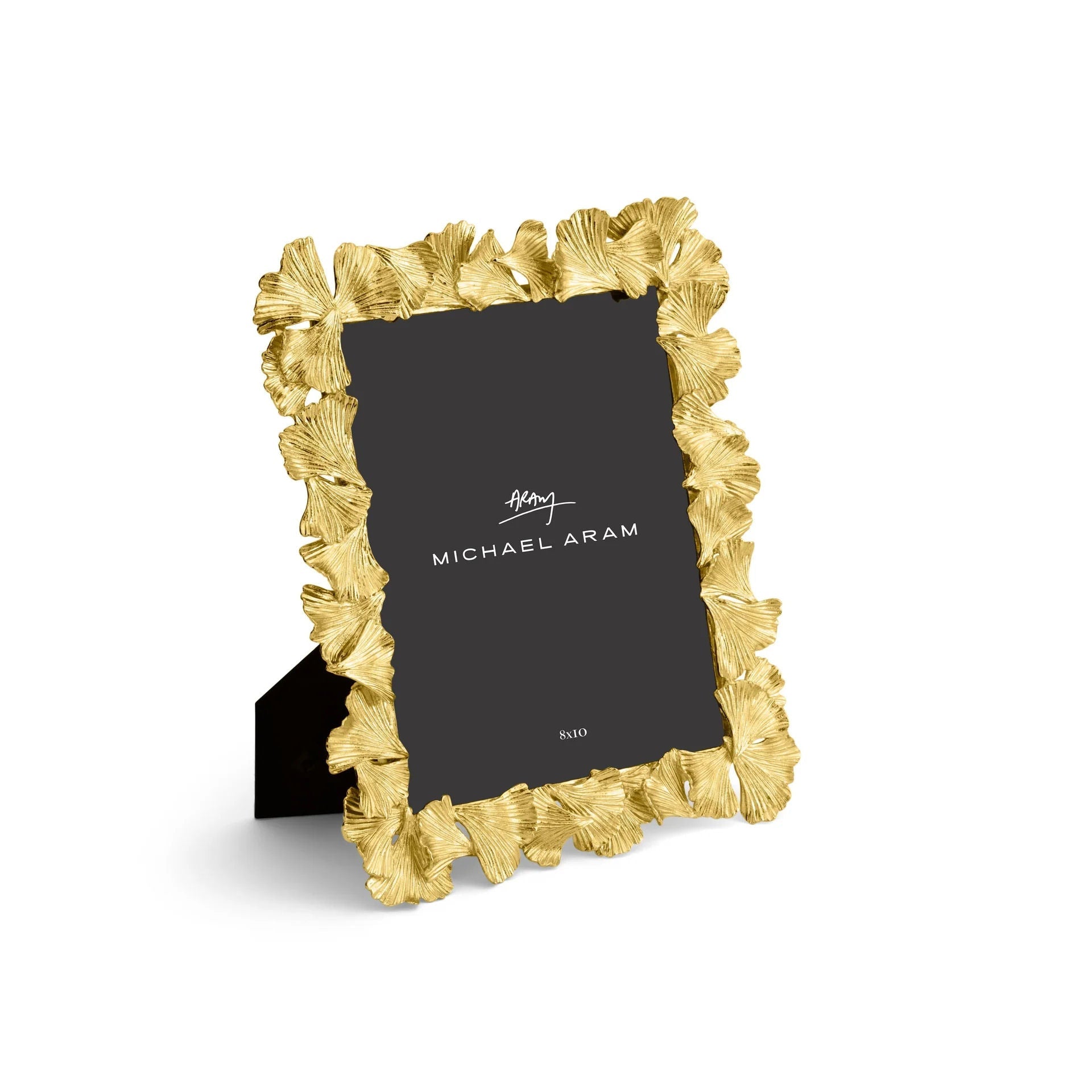Rámeček na fotografii Golden Ginkgo od Michael Aram ze zlatě upraveného kovu, s motivem ginkgo listů, ve velikostech pro foto 20x25 cm a 13x18 cm, Waterfall Bathrooms.
