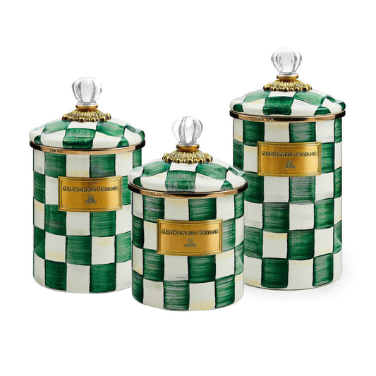 Sada smaltovaných dóz Emerald Check od MacKenzie-Childs se smaragdovým kostkovaným vzorem a skleněnými úchytkami, Waterfall Bathrooms.
