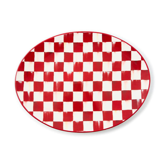Servírovací tác Cherry Check od MacKenzie-Childs s červeným kostkovaným vzorem z kameniny, Waterfall Bathrooms.