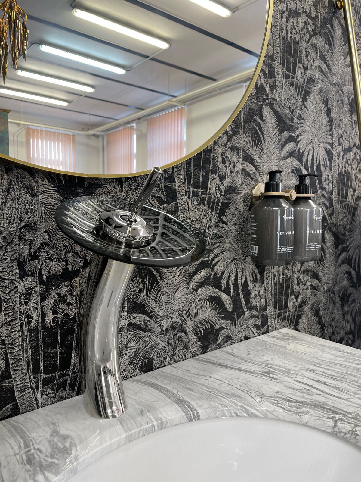 Skleněná umyvadlová baterie Waterfall chrom