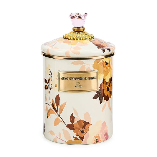 Střední dóza Wild Rose White od MacKenzie-Childs s ručně malovaným květinovým vzorem, Waterfall Bathrooms.
