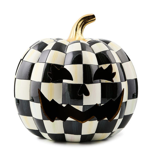 Svítící dýně Courtly Check Jack O' Lantern od MacKenzie-Childs s kostkovaným vzorem, Waterfall Bathrooms.
