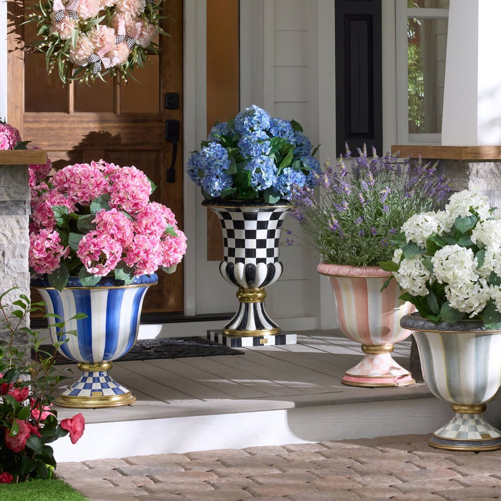 Courtly Check květináč na podstavci, MacKenzie-Childs
