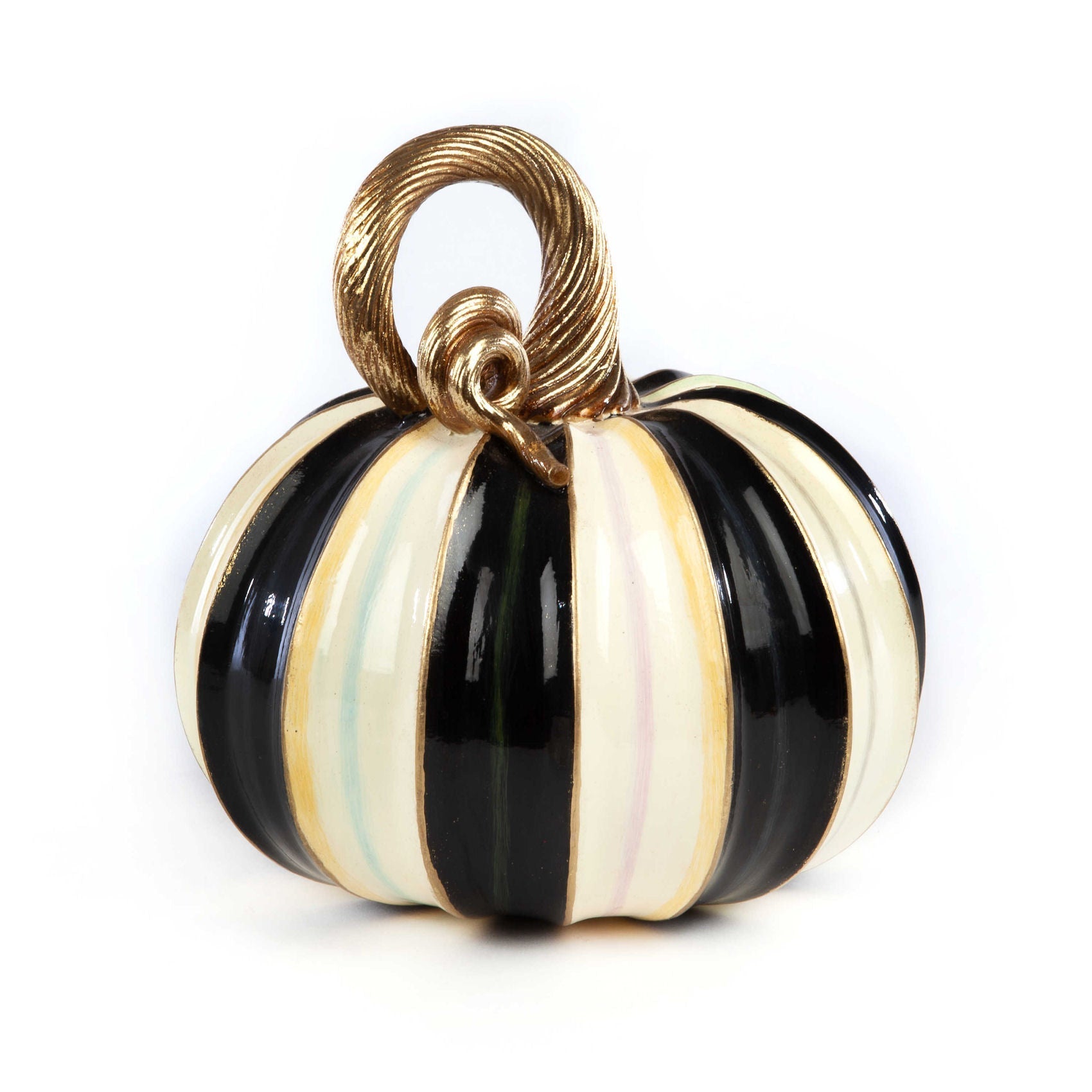 Velká dýně Elegant Stripe od MacKenzie-Childs, ručně malovaná pruhovaným vzorem Courtly Stripes se zlatým stonkem, ideální jako Halloweenská dekorace, Waterfall Bathrooms.

