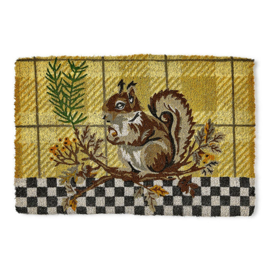 Odolná kokosová rohožka s motivem veverky na větvi a zlatým tartanem Squirrel Entrance Mat MacKenzie-Childs Waterfall Bathrooms