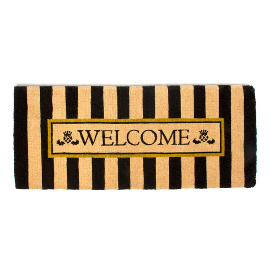 Vstupní rohožka Welcome Awning Stripe pro dvojité dveře od MacKenzie-Childs, přírodní kokosová vlákna, pruhovaný vzor, Waterfall Bathrooms.
