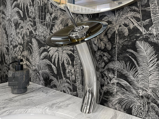 Luxusní chromová umyvadlová baterie na desku s hnědým broušeným skleněným diskem Waterfall Bathrooms