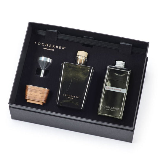 Dárková sada Aroma difuzér Azad Kashmere (500 ml) s náplní a ořechovým víčkem, vůně bergamot, jasmín a vanilka, Waterfall Bathrooms.