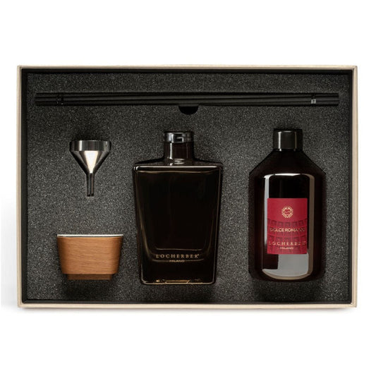 Dárková sada Aroma difuzér Dolce Roma XXI (500 ml) s náplní a ořechovým víčkem, vůně citrus, hrozny a ambra, Waterfall Bathrooms.