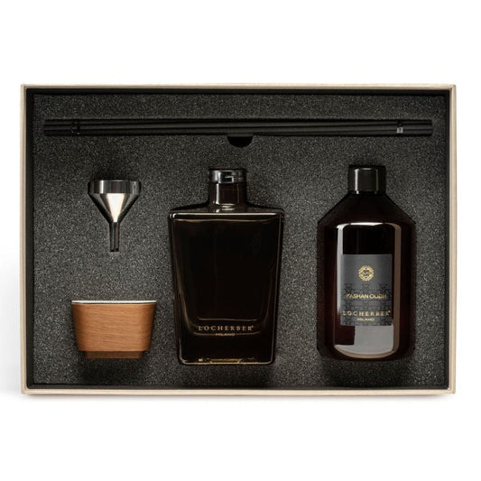 Dárková sada Aroma difuzér Kashan Oudh (500 ml) s náplní a ořechovým víčkem, vůně oudh, růže a santalové dřevo, Waterfall Bathrooms.
