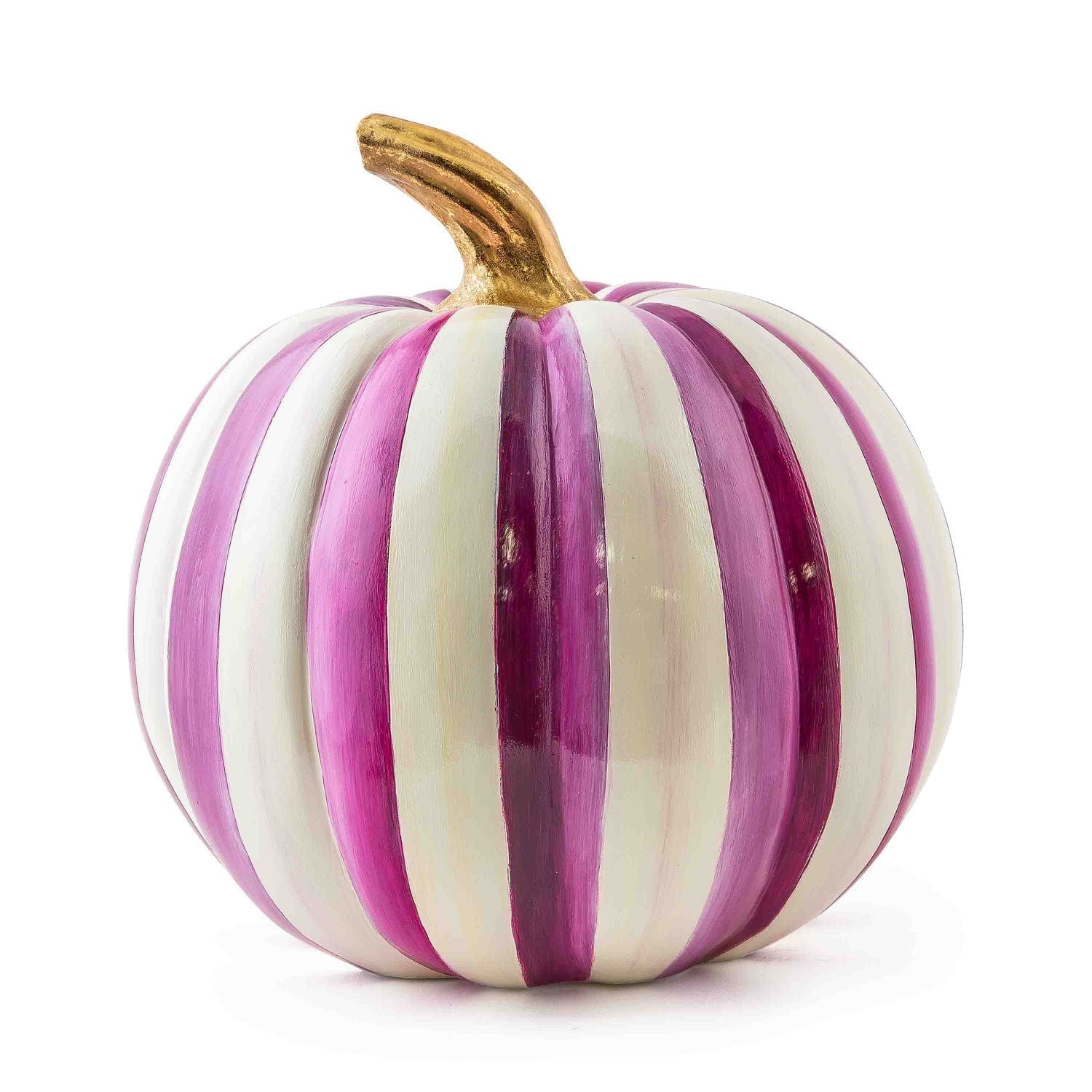 Střední dýně Plum Stripe od MacKenzie-Childs, pryskyřice, švestkové pruhy, stonek se zlatým listem, Waterfall Bathrooms.
