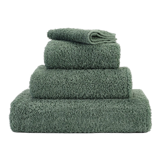 Luxusní ručník z egyptské bavlny v tmavě zelené barvě Evergreen Super Pile Abyss & Habidecor Waterfall Bathrooms