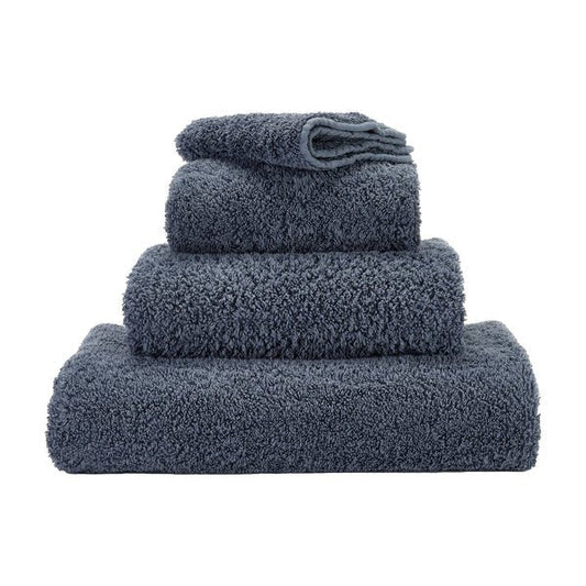 Luxusní ručník z egyptské bavlny v džínově modré barvě Denim Super Pile Abyss & Habidecor Waterfall Bathrooms
