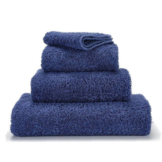 Luxusní ručník z egyptské bavlny v elegantní modré barvě Cadette Blue Super Pile Abyss & Habidecor Waterfall Bathrooms