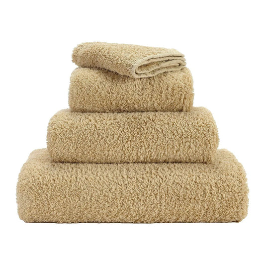 Luxusní ručník z egyptské bavlny v hřejivém písečném odstínu Sand Super Pile Abyss & Habidecor Waterfall Bathrooms